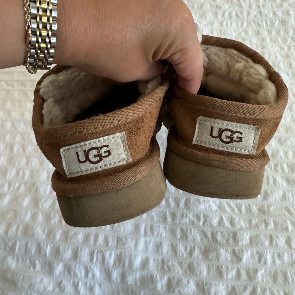 UGG chestnut Slippers